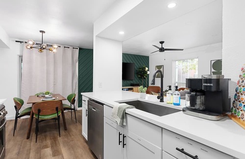 South Lamar Casa | Prime Location Zilker Park & SoCo Chic