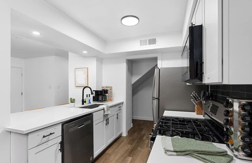 South Lamar Casa | Prime Location Zilker Park & SoCo Chic