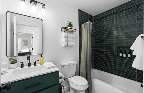 South Lamar Casa | Prime Location Zilker Park & SoCo Chic