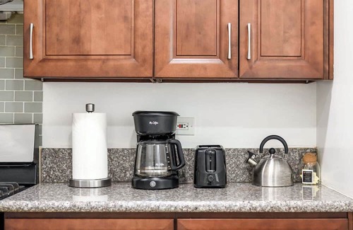 Westmont Casa | Spacious & Bright Home Fully Equipped