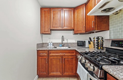 Westmont Casa | Spacious & Bright Home Fully Equipped
