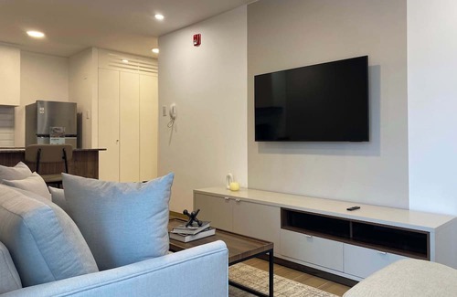 Santa Cruz Apartamento | w Refined 1BR in the Heart of Miraflores