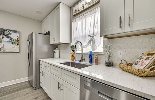 Lady Lake Cabaña | Renovated Villa Btwn Lake Sumter & Spanish Springs