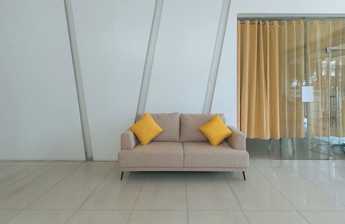 Bangkal Hotel | RedDoorz at LuxeLite Suites Makati