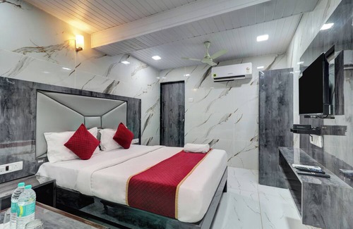 Powai Hotel | Hotel Lake Site