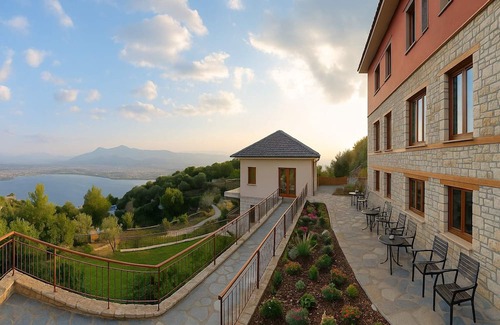 Ligiades Apartamento | Arktos Hotel Deluxe Suite With Lake View