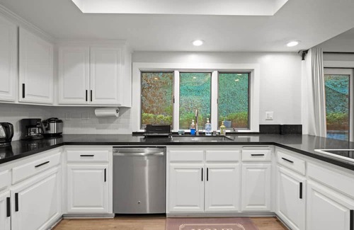 Hacienda Heights Casa | Luxury Hilltop Stay Pool Views Sleeps Many