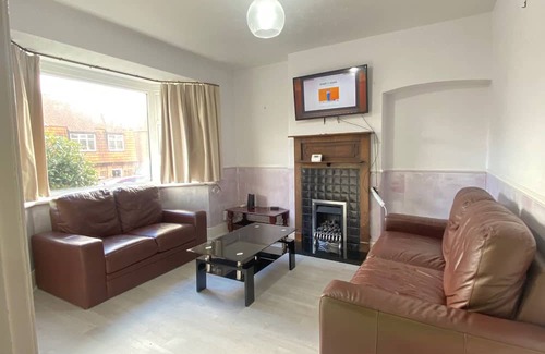 Newcastle-upon-Tyne Casa | Newcastle Tranquil Terrace Retreat