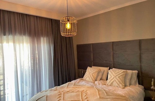 Costa de Caparica Apartamento | Sunset View KING Bedroom