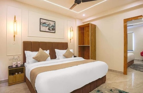 Mahmoorganj Hotel | Perfectstayz Premium Varanasi