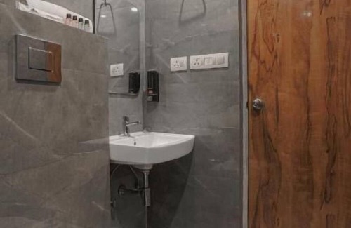 Mahmoorganj Hotel | Perfectstayz Premium Varanasi