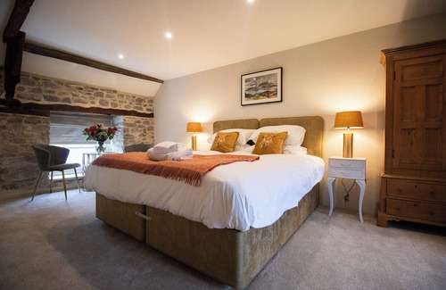 Llangadog Casa | Y Castell