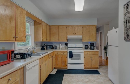 Durham Casa | Shirley St At Duke Medical Pavilion 3 Bedroom Home by Quantum Suites