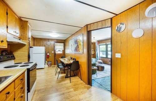 Big Island Casa | The Groovy Getaway close to James River - Trails