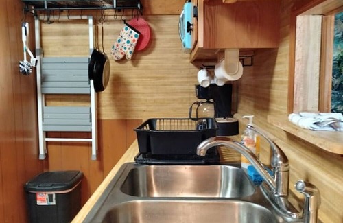 Big Island Casa | The Groovy Getaway close to James River - Trails