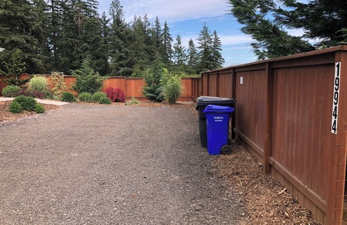 Marylhurst Casa | 2-bedroom house in Oregon City with WiFi/AC