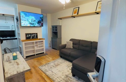 Gowanus Apartamento | Enjoyable 2-bedroom apartment in Brooklyn with WiFi and Backyard.