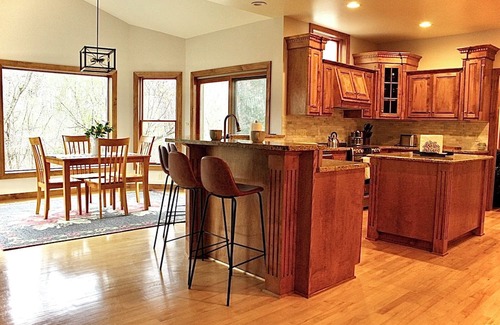 Russell Casa | Spacious 5-bedroom house with Chefs Kitchen and game room in Pleasant Prairie