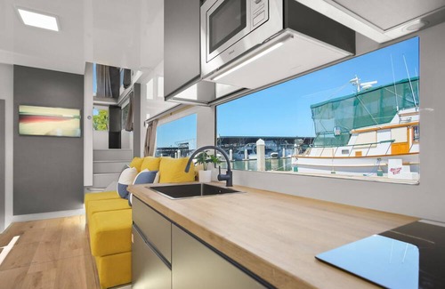 Sausalito Alquiler De Eote | Modern Luxury Floating 2bd/1ba Boat Home in Scenic Sausalito - Walk to Downtown!