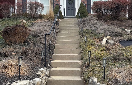 Downtown Omaha Apartamento | Charming newly furnished Midtown colonial 5 minutes from UNMC, UNO, Blackstone.