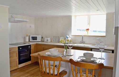 Henshaw Cabaña | Countryside Charm Cottage Retreat for Couples