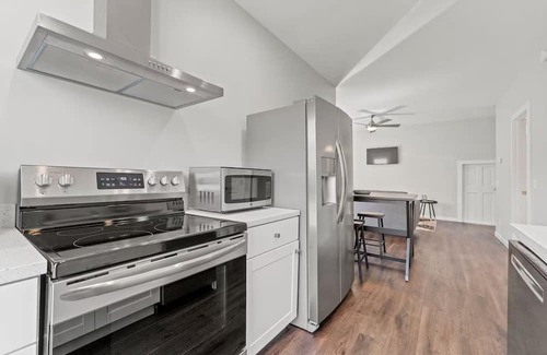 West Central Apartamento | Downtown Fort Wayne Triplex- Apt. B