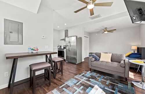 West Central Apartamento | Downtown Fort Wayne Triplex- Apt. C