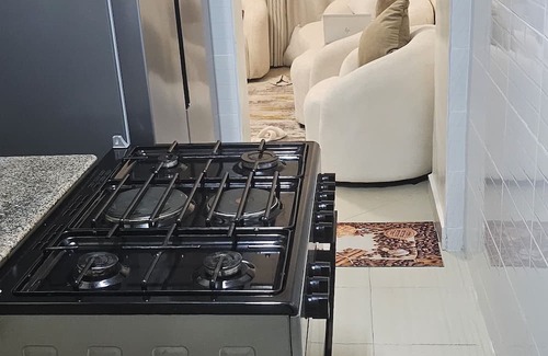 Central Southwest Casa | Alpine Home Charming 2-bedroom house in awesome Houston with AC, WiFi