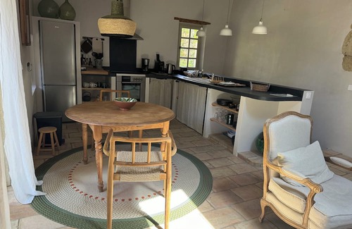 Montaren-et-Saint-Mediers Condominio | Mimosa Superb duplex gîte in the heart of an 18th-century sheepfold a stone's throw from Uzès