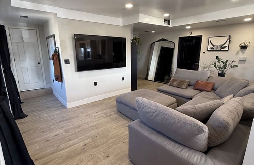 Ramona Apartamento | Recently renovated 2-bedroom with WiFi and 65" smart TV in rural Ramona