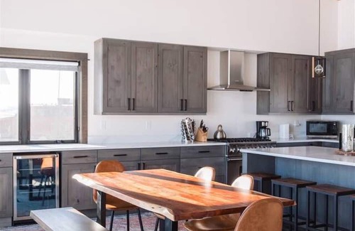 McAllister Casa | Angler's Landing - Lakehouse Retreat with Stunning Panoramic Views