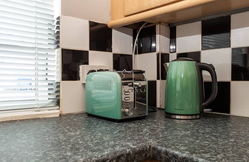 Eccles Casa | Charming 3Bed Home in Eccles Central