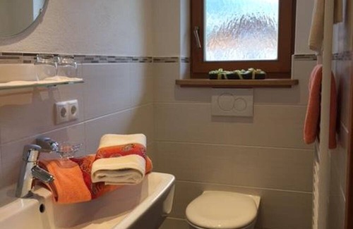 Wallgau Apartamento | "No. 5" double room with shower, WC - Neuner, Gästehaus Ulrich