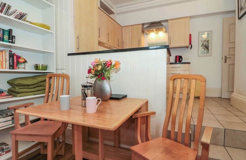 Bristol Cabaña | 5 OLD CITY CHAMBERS, pet friendly in Bristol