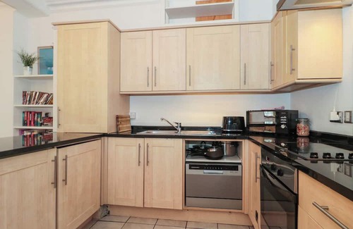 Bristol Cabaña | 5 OLD CITY CHAMBERS, pet friendly in Bristol