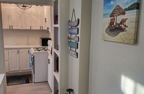 Welches Cabaña | Charming cottage with WiFi and AC in brilliant Oistins