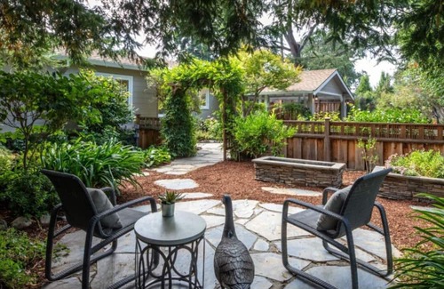 Redwood City Casa | Secret garden home near Stanford