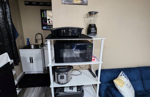 Dupont Apartamento | Chic basement studio; private entrance in Aurora by the Gaylord hotel/Airport