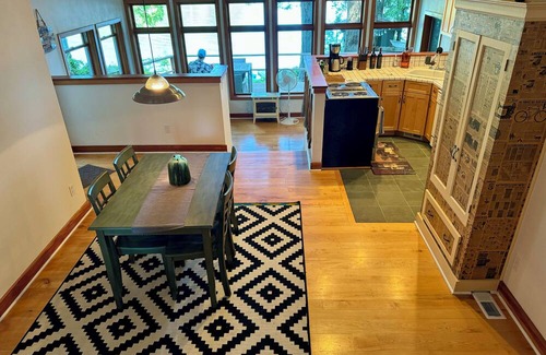 Shelton Cabina | Cozy 2-bedroom lakefront cabin with tranquil views
