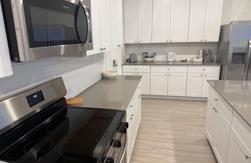 Southside Casa | Extremely Clean 3 bedroom house with AC & WiFi in San Antonio close to downtown!