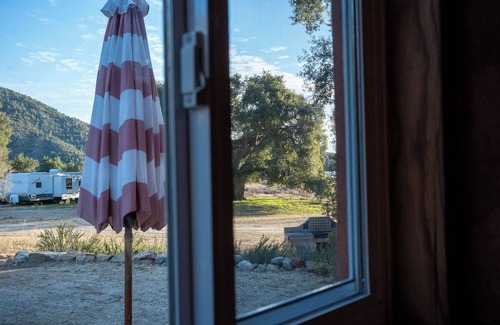 Nueva Ensenada Cabina | Casita de Adobe: Escape to the Sierra and Disconnect