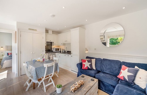 Chillington Cabaña | 2 bedroom accommodation in Hallsands