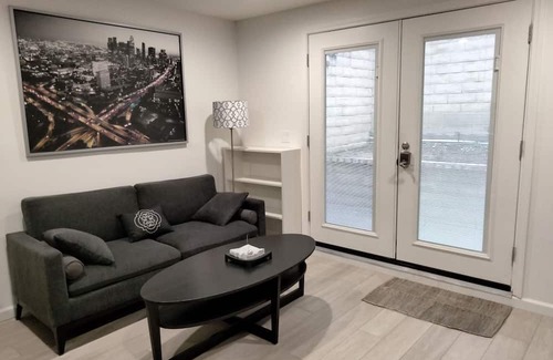 Agoura Hills Apartamento | Furnished modern in-law studio in peaceful Agoura Hills