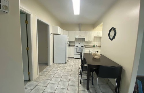 Clearwater Apartamento | Self contained basement apartment. 5 minutes to Dutch Lake beach