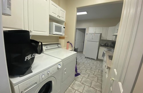 Clearwater Apartamento | Self contained basement apartment. 5 minutes to Dutch Lake beach