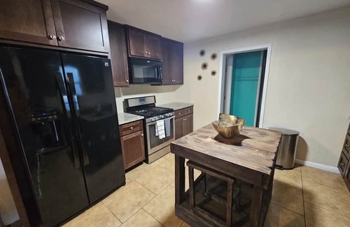 Taylor Casa | Charming 2-bedroom house 5 minutes from samsum plant , in Taylor