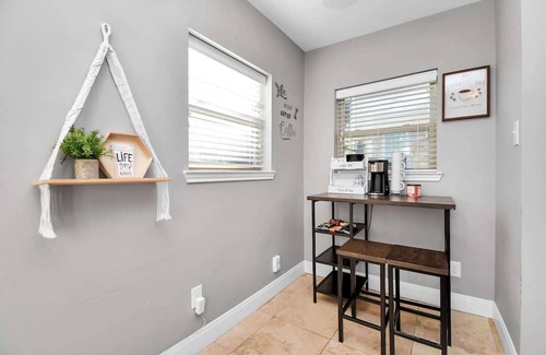 MacGregor Casa | Elegant HTX Retreat In Prime Location