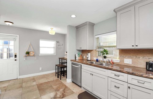 MacGregor Casa | Elegant HTX Retreat In Prime Location