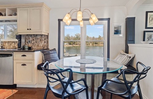 Elizabethtown-Kitley Cabaña | Luxury Waterfront Residence in exclusive Lily Bay (seasonal discount)
