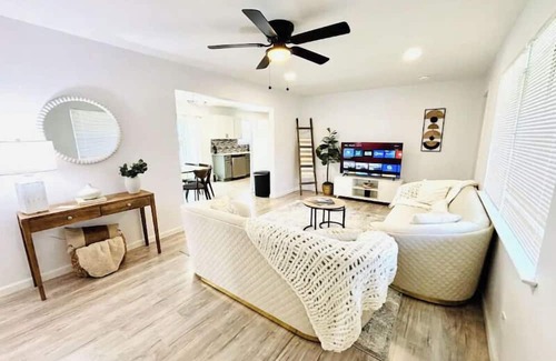 Farmers Branch Casa | Charming Family Home in Quiet Farmers Branch